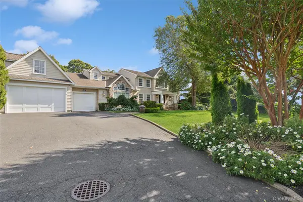 45 Blue Point AVE, Blue Point, NY 11715
