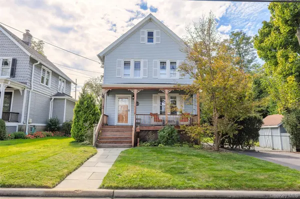 19 Willow PL, Oyster Bay, NY 11771