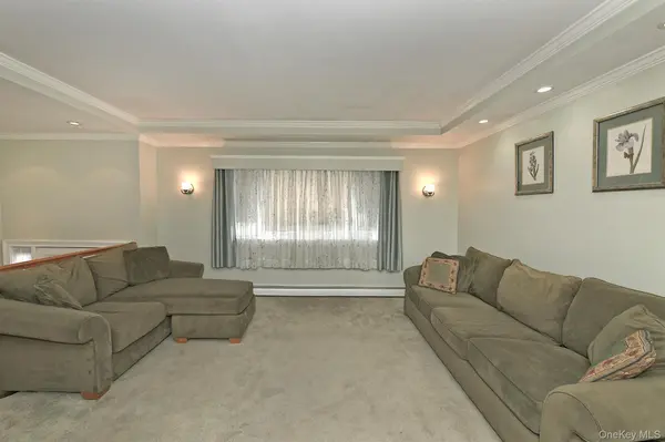 245 N Fulton AVE, Lindenhurst, NY 11757