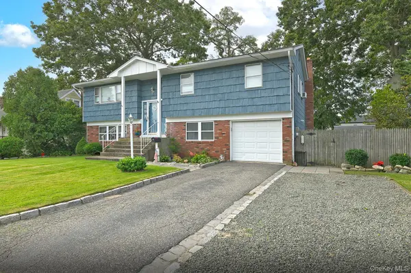 245 N Fulton AVE, Lindenhurst, NY 11757