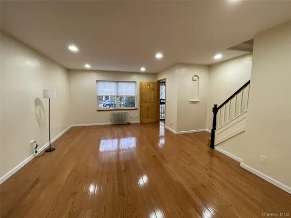 14803 61st RD, Flushing, NY 11367
