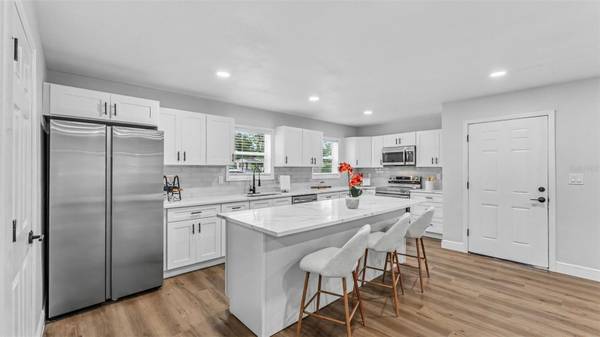 211 W VALENCIA ST, Lakeland, FL 33805
