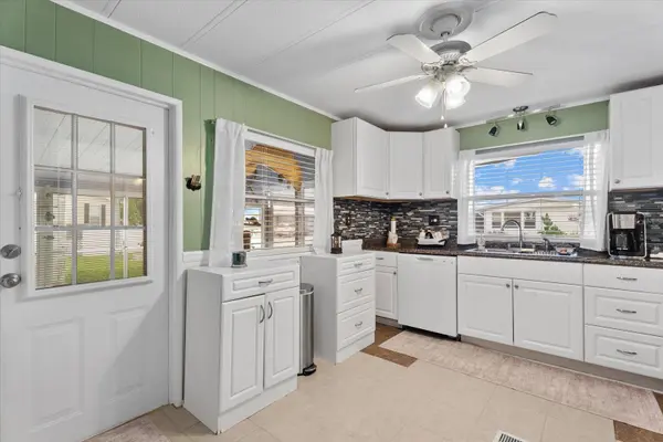 560 FAIRMOUNT DR, North Port, FL 34287
