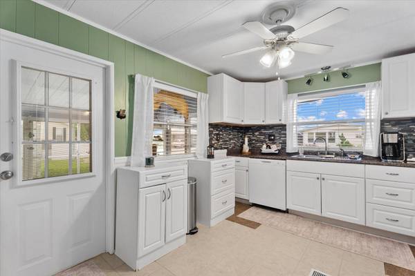 560 FAIRMOUNT DR, North Port, FL 34287