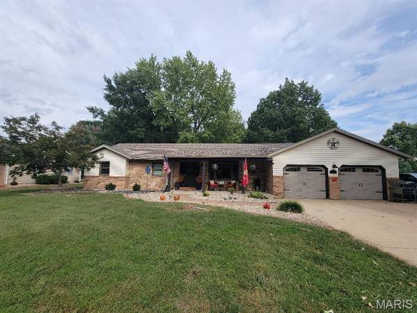 10 Sugar LN, Collinsville, IL 62234