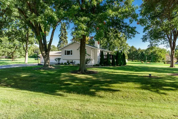 1602 PLAZA DR, Rockford, IL 61108