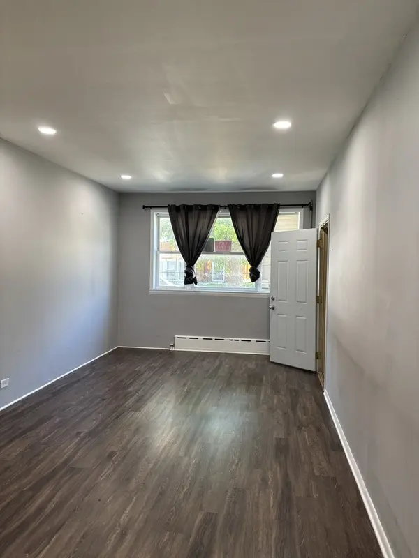 3053 N Elbridge AVE #1-F, Chicago, IL 60618