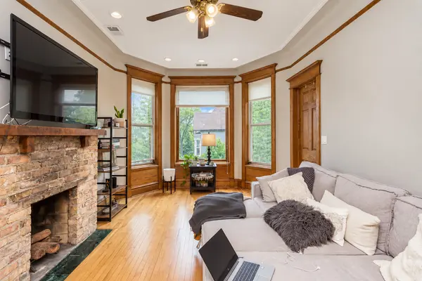 1032 W ROSCOE ST #3, Chicago, IL 60657