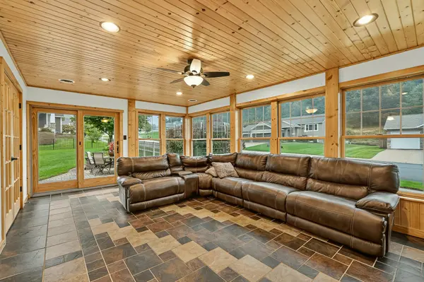 1594 Amco DR SE, Chatfield, MN 55923