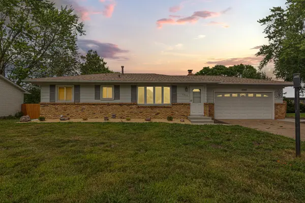 2033 Bluestone LN, Eagan, MN 55122