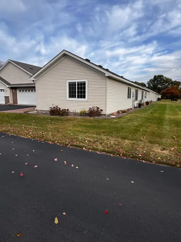 1315 Heritage LN, Waite Park, MN 56387