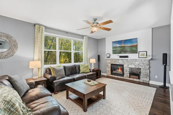 3291 N View LN, Woodbury, MN 55125