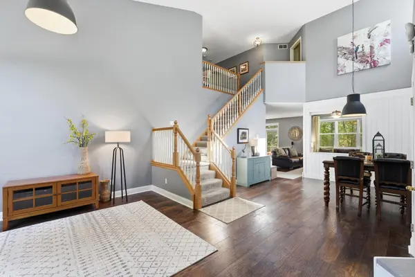 3291 N View LN, Woodbury, MN 55125