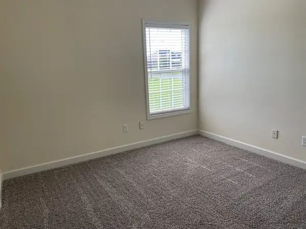 715 Starpoint Dr, Gallatin, TN 37066