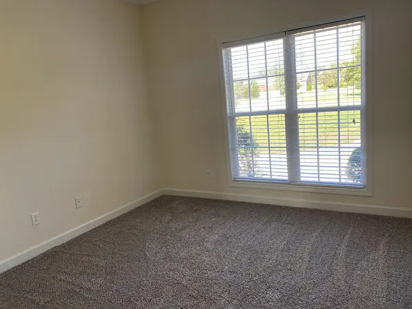 715 Starpoint Dr, Gallatin, TN 37066