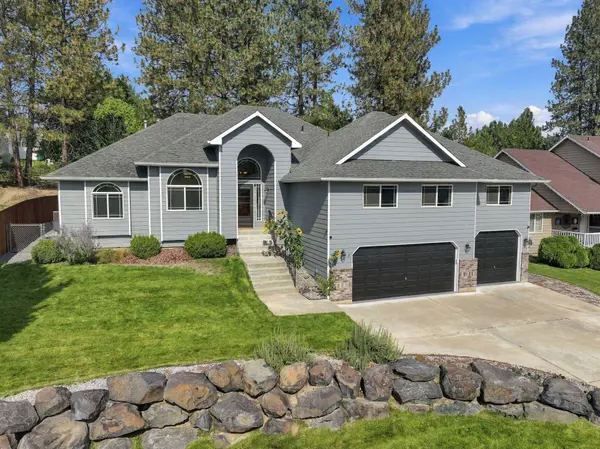 705 E Upper Terrace Ln, Colbert, WA 99005