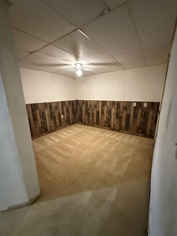 116 W 4th St, Solomon, KS 67480