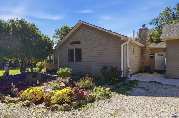 9329 NW Wilson RD, Topeka, KS 66618