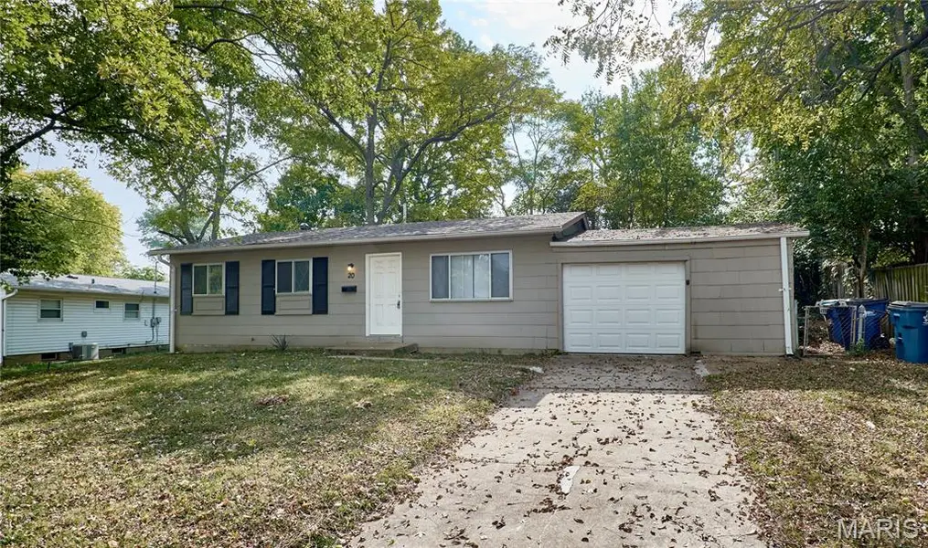 20 Ville Teresa CT, Hazelwood, MO 63042