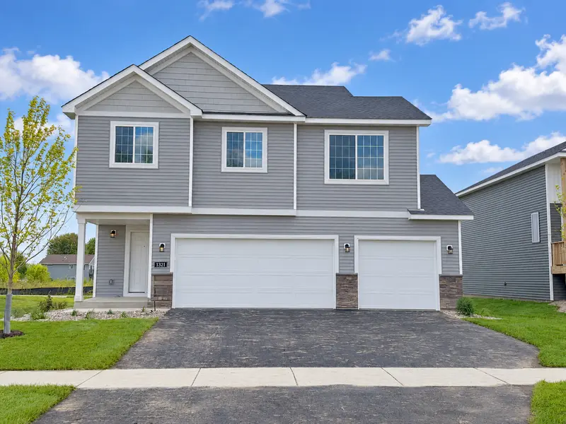 1821 Pierce ST S, Cambridge, MN 55008