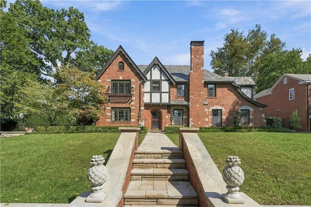 1010 W 65th ST, Kansas City, MO 64113