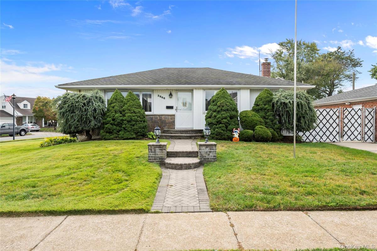 3866 Drake ST, Levittown, NY 11756