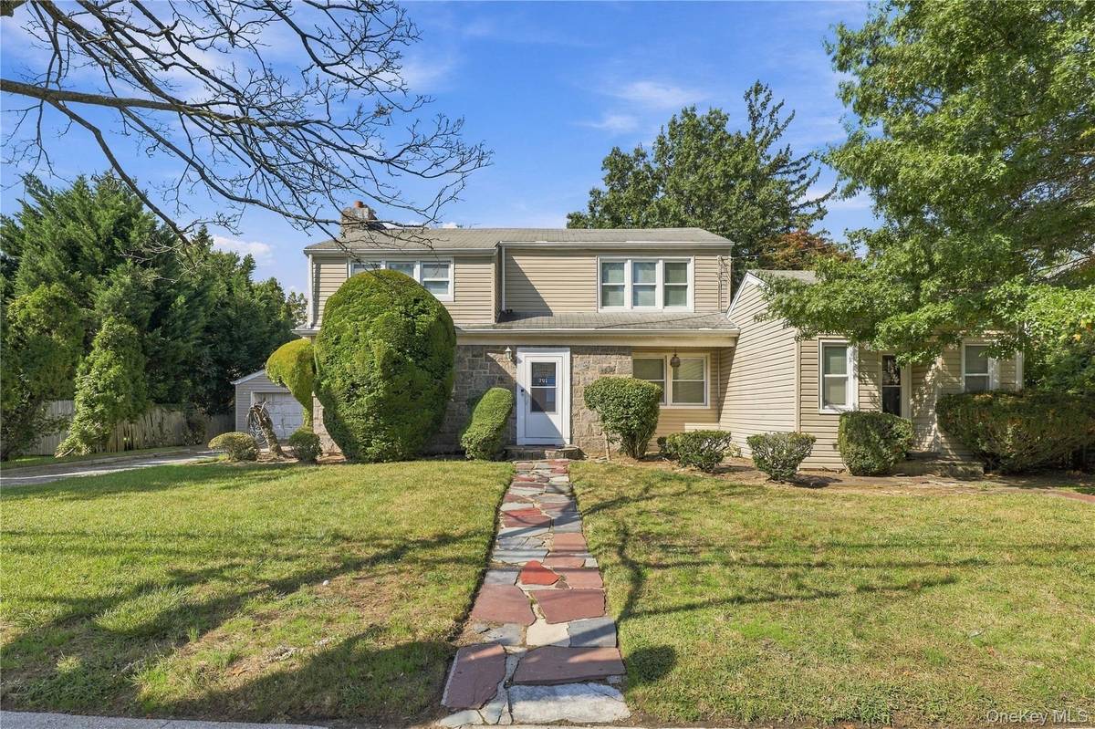 201 Hempstead AVE, Malverne, NY 11565