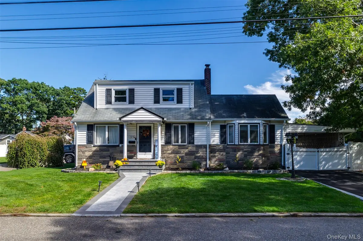 125 Carroll AVE, Ronkonkoma, NY 11779