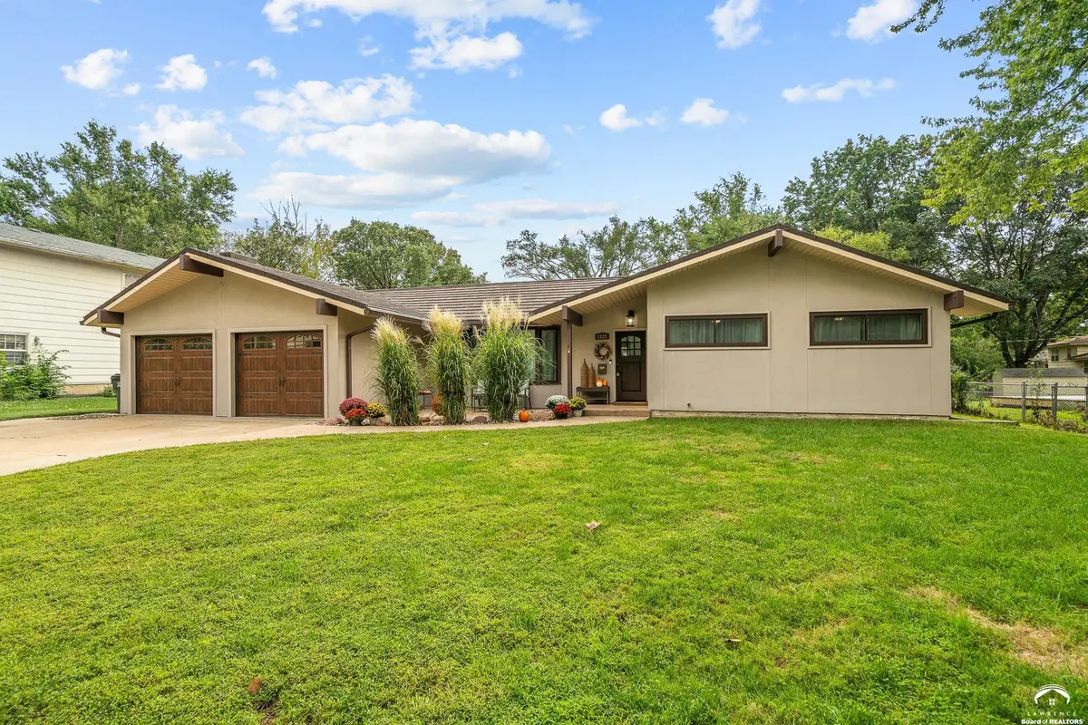 1121 W 27th TER, Lawrence, KS 66046