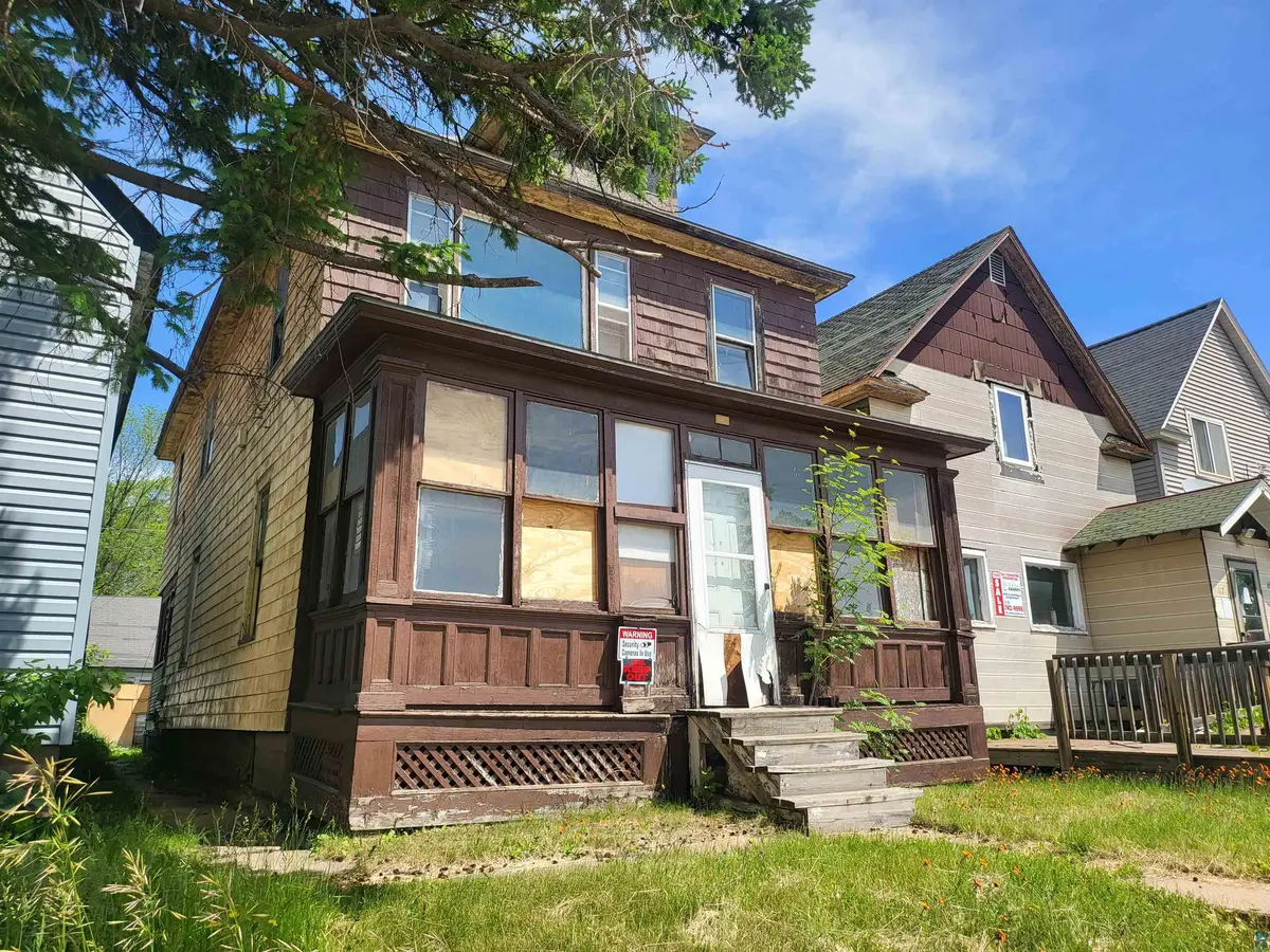 119 8th St S, Virginia, MN 55792