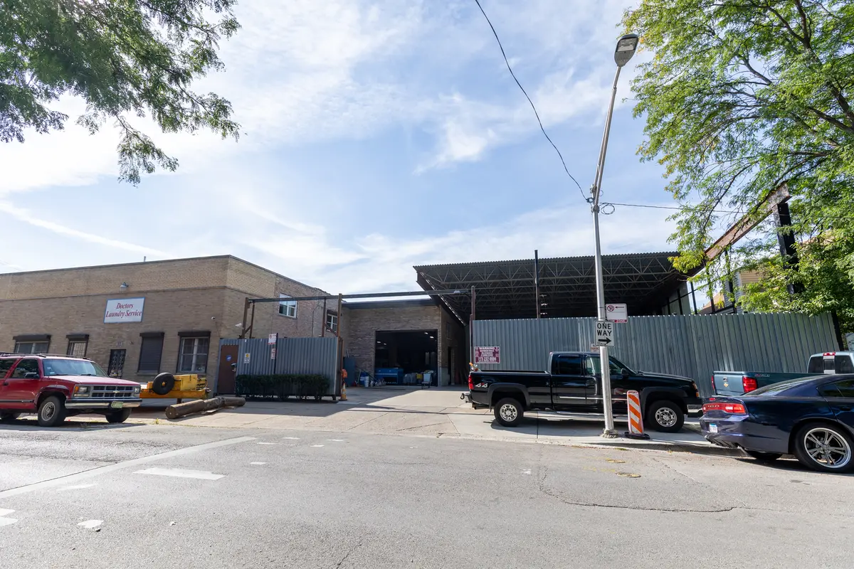 4821 W Cortland ST, Chicago, IL 60639