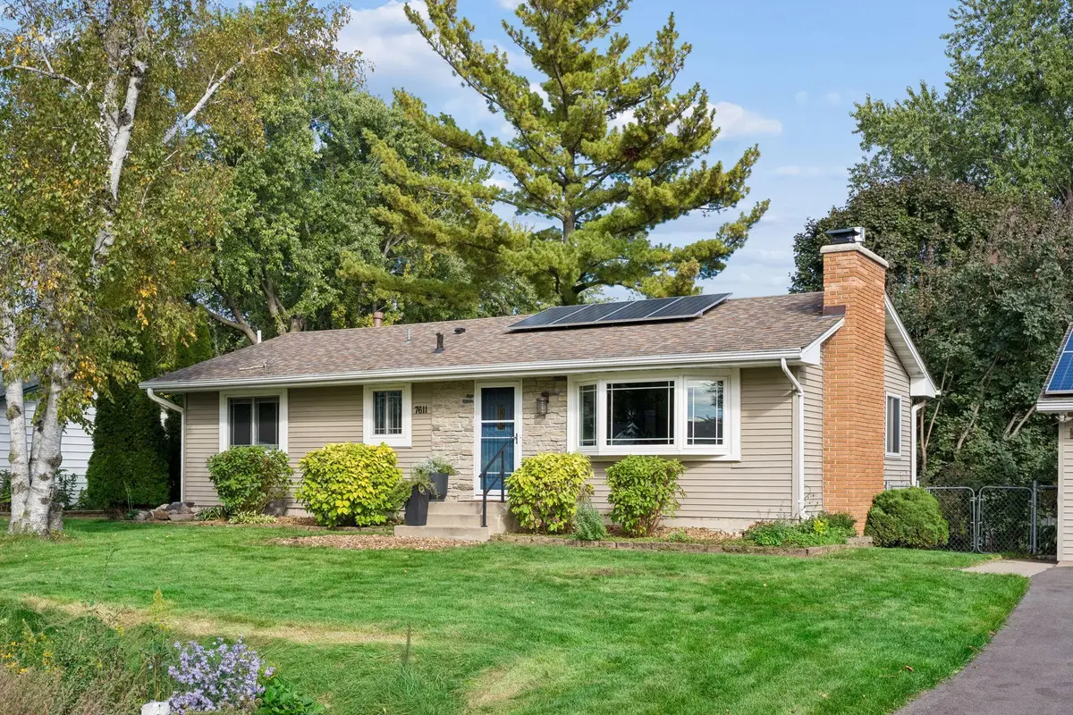 7611 Kiowa AVE, Chanhassen, MN 55317