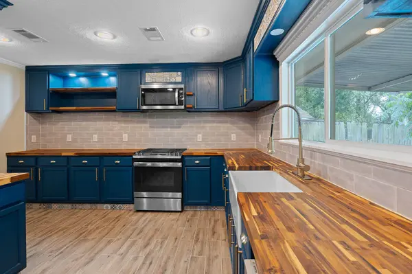 1515 Mearns Meadow BLVD, Austin, TX 78758