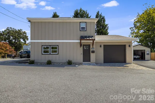 607 Kanuga RD, Hendersonville, NC 28739