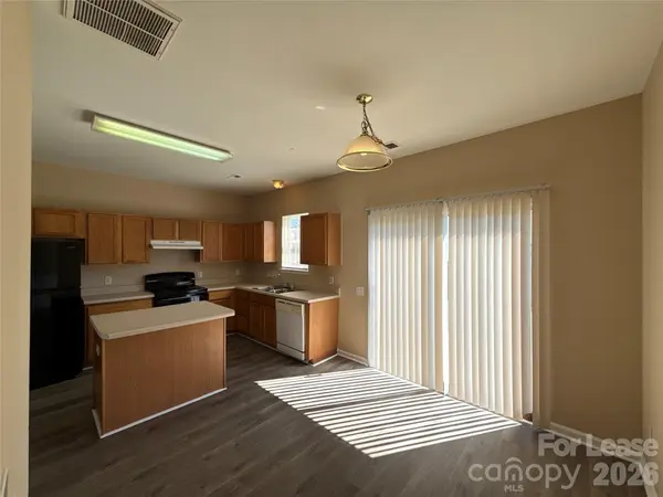 5433 Peachwood DR, Charlotte, NC 28216