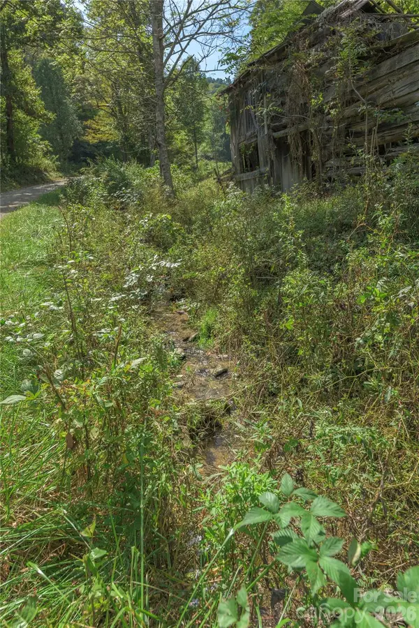 10281 White Oak RD, Waynesville, NC 28785