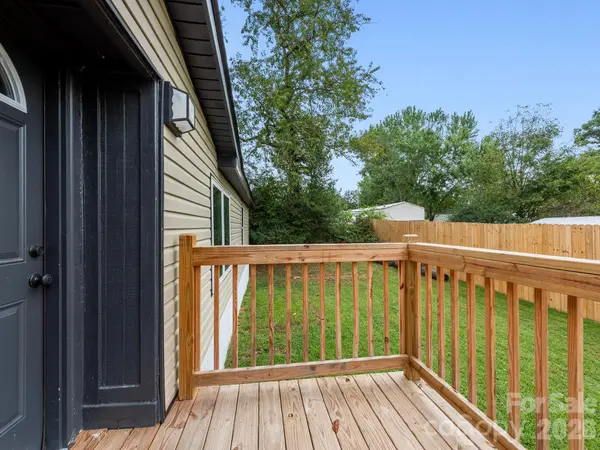 8 Teal LN, Candler, NC 28715