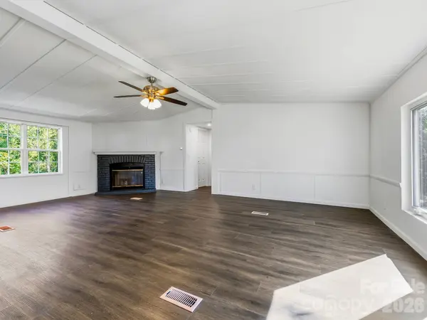 8 Teal LN, Candler, NC 28715