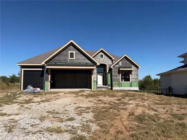 18457 Mohawk LN, Overland Park, KS 66085