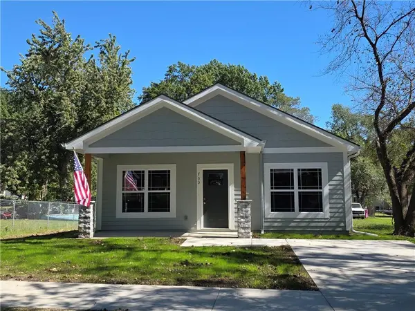 733 N Oak ST, Ottawa, KS 66067