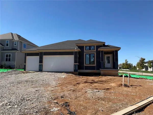 18600 Mohawk LN, Overland Park, KS 66085