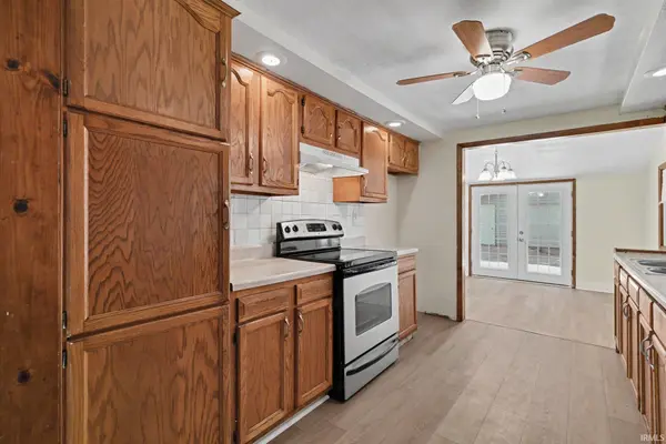 2433 Hollywood PL, South Bend, IN 46616-2124