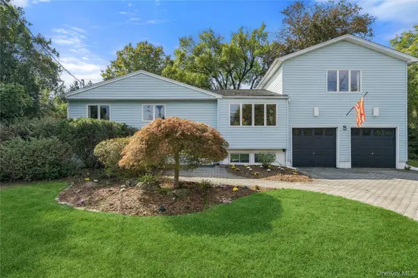5 Lansing LN, East Northport, NY 11731