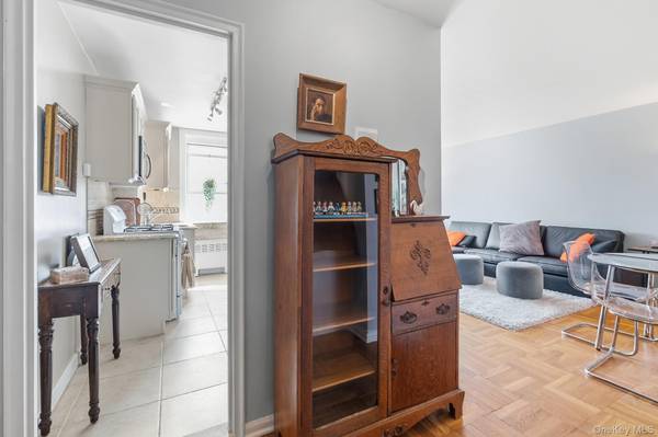 60 Knolls CRES #10L, Bronx, NY 10463