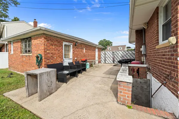 3866 Drake ST, Levittown, NY 11756