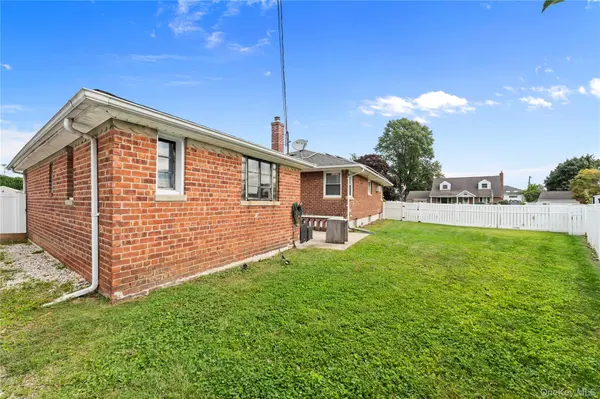 3866 Drake ST, Levittown, NY 11756