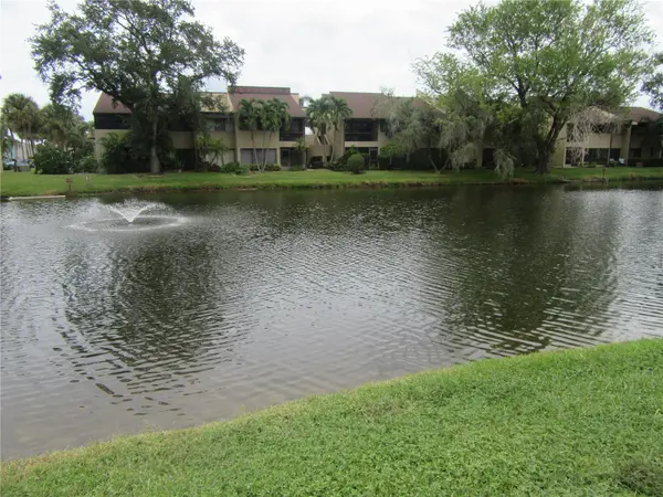 875 S VILLAGE DR N #101, St Petersburg, FL 33716
