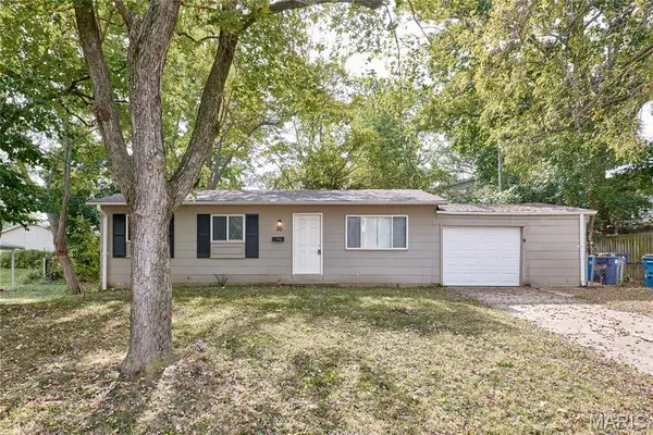 20 Ville Teresa CT, Hazelwood, MO 63042