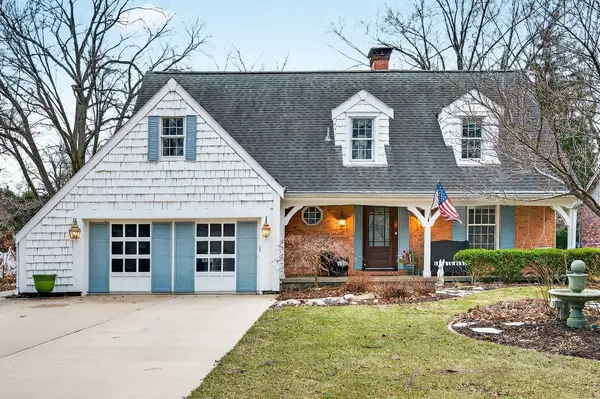 17 Sunset RD, Bloomington, IL 61701