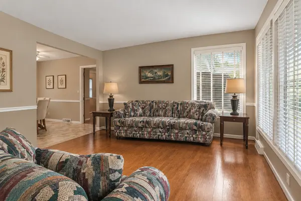 1145 S Haddow AVE, Arlington Heights, IL 60005